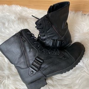Combat boots